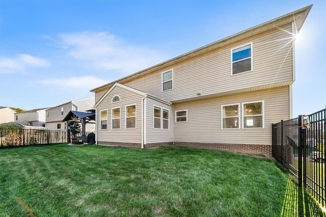 8047 Maureen Dr, Cranberry Twp, PA 16066