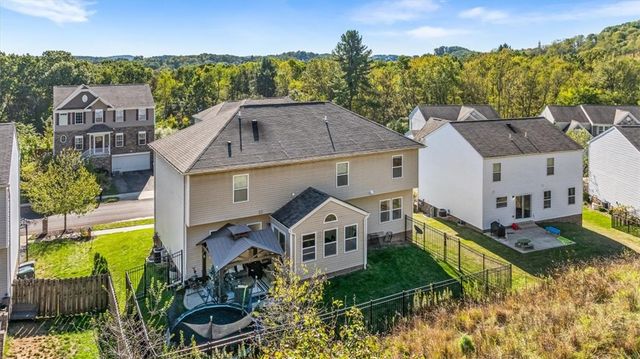 8047 Maureen Dr, Cranberry Twp, PA 16066