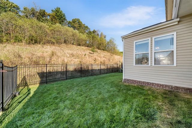 8047 Maureen Dr, Cranberry Twp, PA 16066