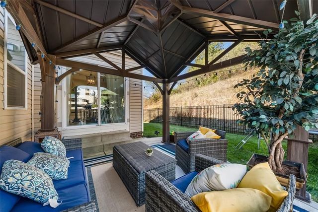 8047 Maureen Dr, Cranberry Twp, PA 16066