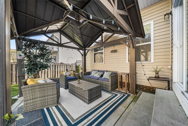 8047 Maureen Dr, Cranberry Twp, PA 16066