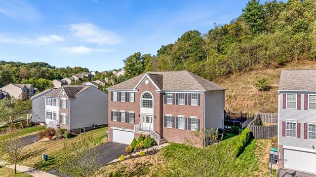 8047 Maureen Dr, Cranberry Twp, PA 16066