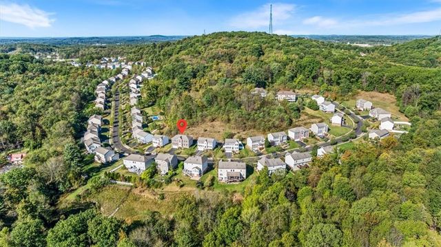 8047 Maureen Dr, Cranberry Twp, PA 16066