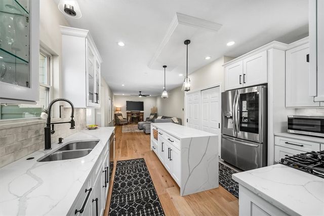 8047 Maureen Dr, Cranberry Twp, PA 16066