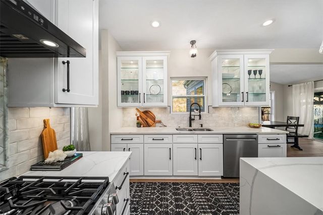 8047 Maureen Dr, Cranberry Twp, PA 16066