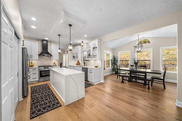 8047 Maureen Dr, Cranberry Twp, PA 16066