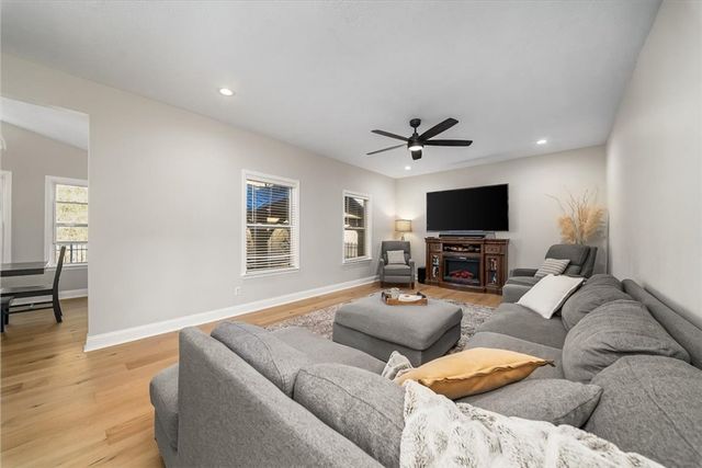 8047 Maureen Dr, Cranberry Twp, PA 16066