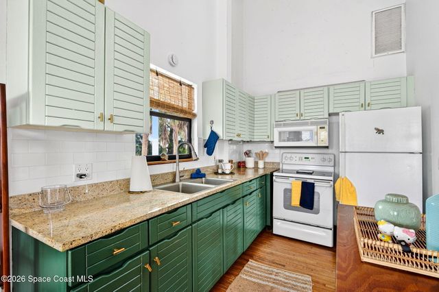 51 Vip Island B, Grant, FL 32949