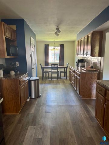 514 N Chicago Ave N Avenue N, Madison, SD 57042