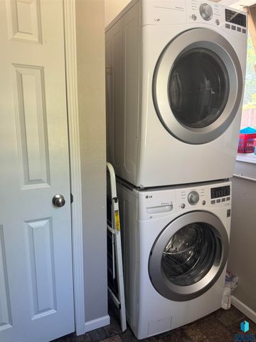 514 N Chicago Ave N Avenue N, Madison, SD 57042