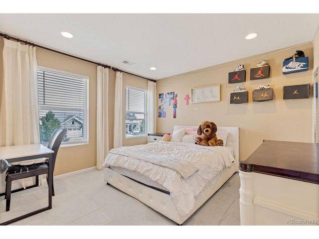 277 S Scottsburg Ct, Aurora, CO 80018