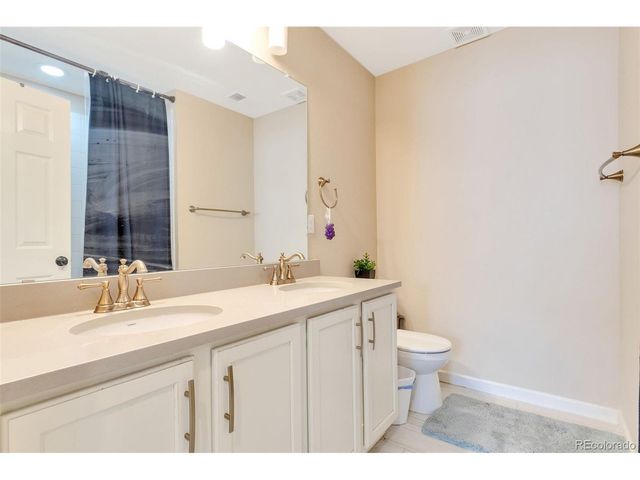 277 S Scottsburg Ct, Aurora, CO 80018
