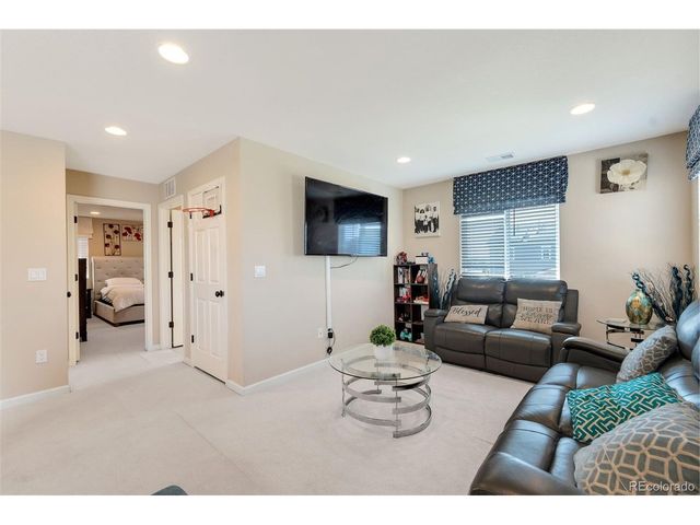 277 S Scottsburg Ct, Aurora, CO 80018