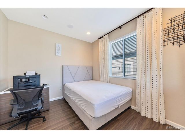 277 S Scottsburg Ct, Aurora, CO 80018