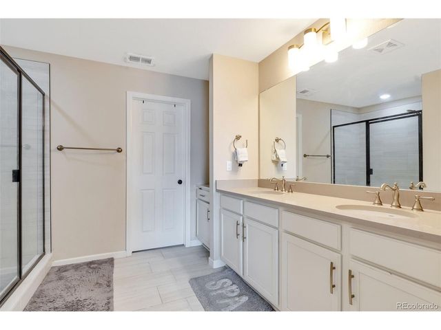 277 S Scottsburg Ct, Aurora, CO 80018