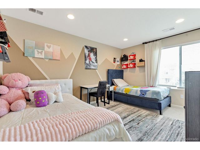 277 S Scottsburg Ct, Aurora, CO 80018