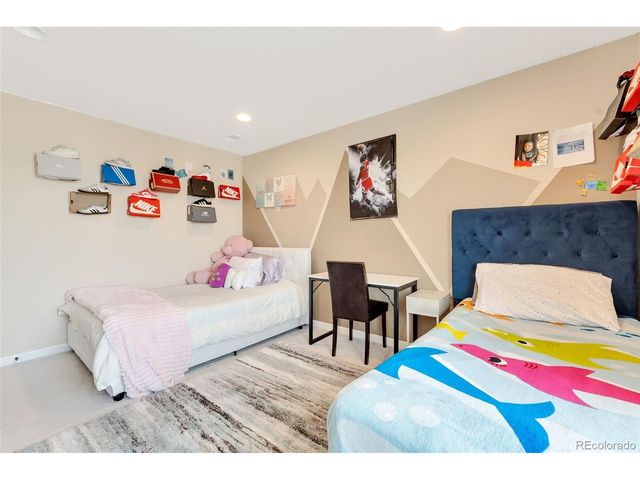 277 S Scottsburg Ct, Aurora, CO 80018