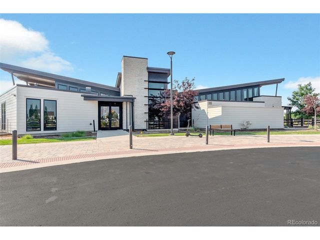 277 S Scottsburg Ct, Aurora, CO 80018