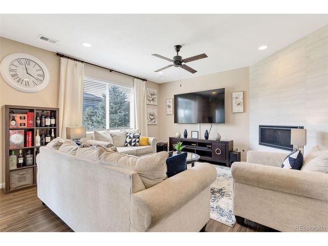 277 S Scottsburg Ct, Aurora, CO 80018