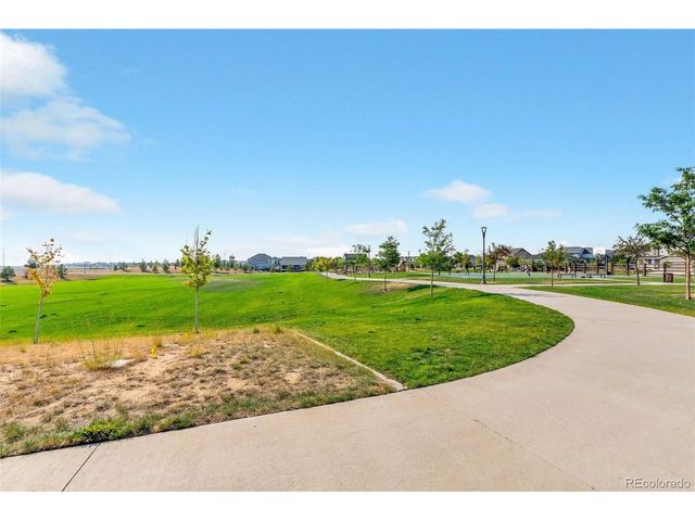 277 S Scottsburg Ct, Aurora, CO 80018