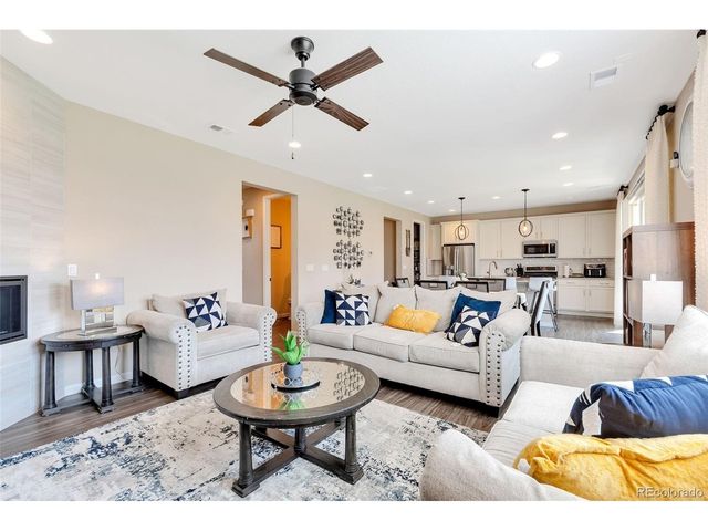 277 S Scottsburg Ct, Aurora, CO 80018