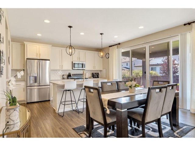 277 S Scottsburg Ct, Aurora, CO 80018