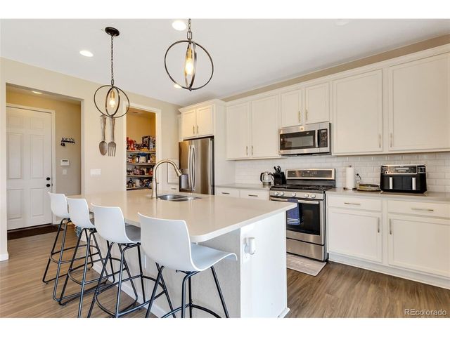 277 S Scottsburg Ct, Aurora, CO 80018