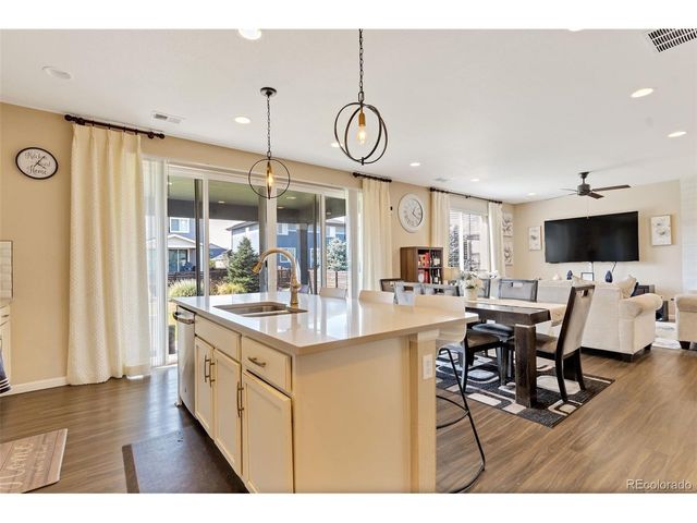 277 S Scottsburg Ct, Aurora, CO 80018