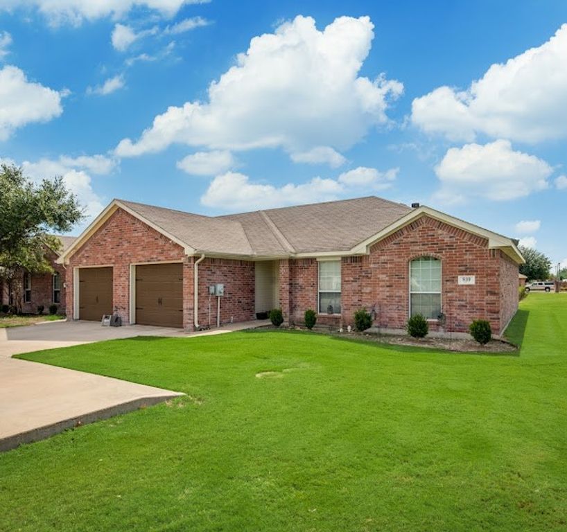 803 Hibiscus Trail, Waxahachie, TX 75165