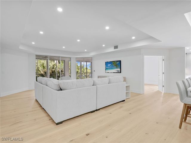 583 Audubon BLVD C201, Naples, FL 34110