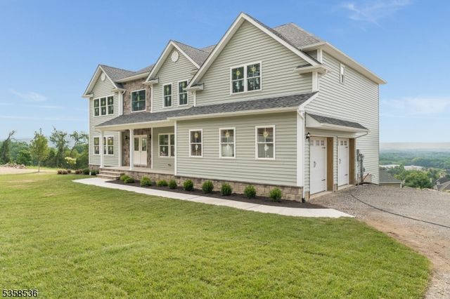 4 Spring Ct, Lopatcong Twp., NJ 08865