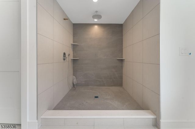 4 Spring Ct, Lopatcong Twp., NJ 08865