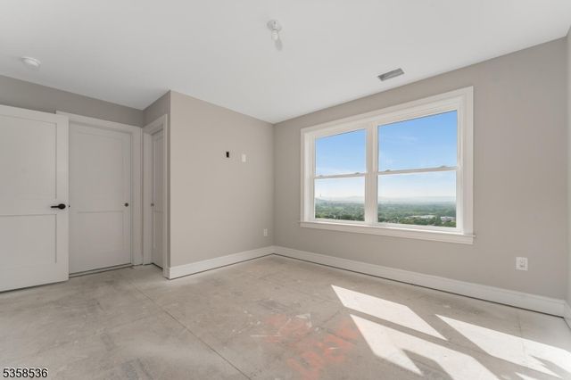 4 Spring Ct, Lopatcong Twp., NJ 08865