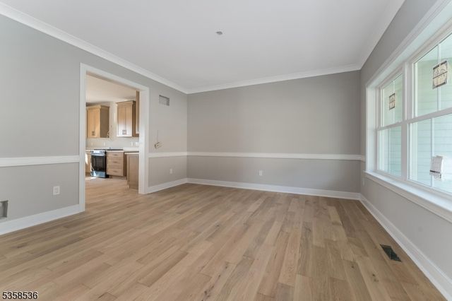 4 Spring Ct, Lopatcong Twp., NJ 08865