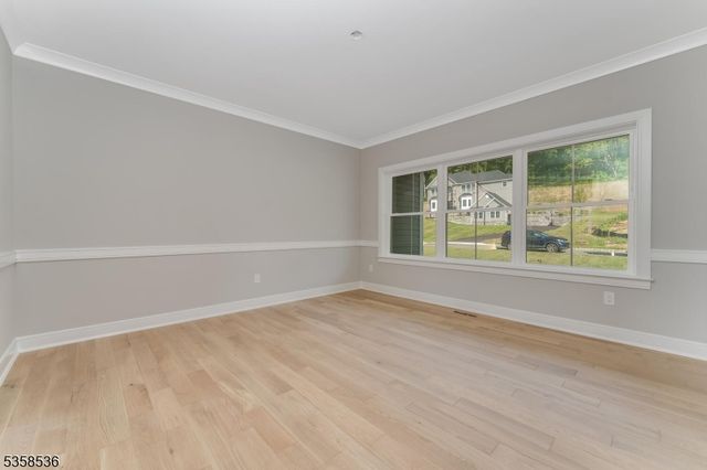 4 Spring Ct, Lopatcong Twp., NJ 08865