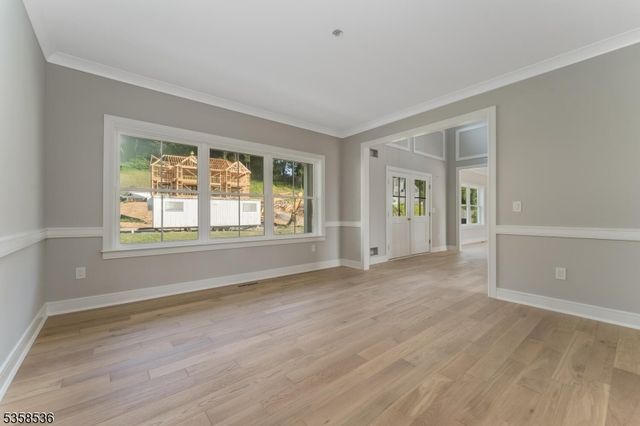 4 Spring Ct, Lopatcong Twp., NJ 08865