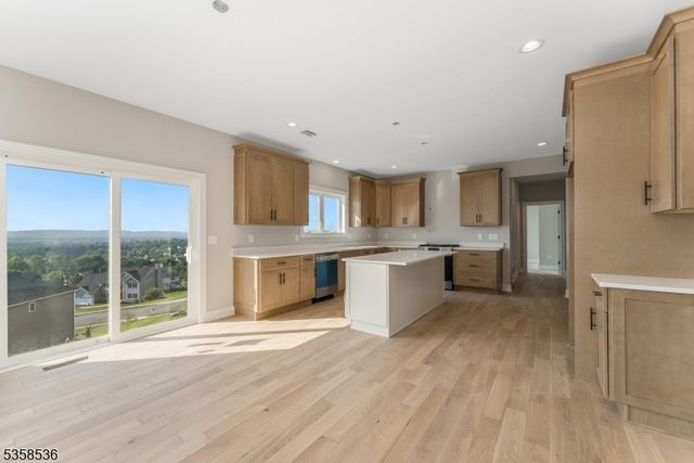 4 Spring Ct, Lopatcong Twp., NJ 08865