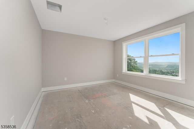 4 Spring Ct, Lopatcong Twp., NJ 08865