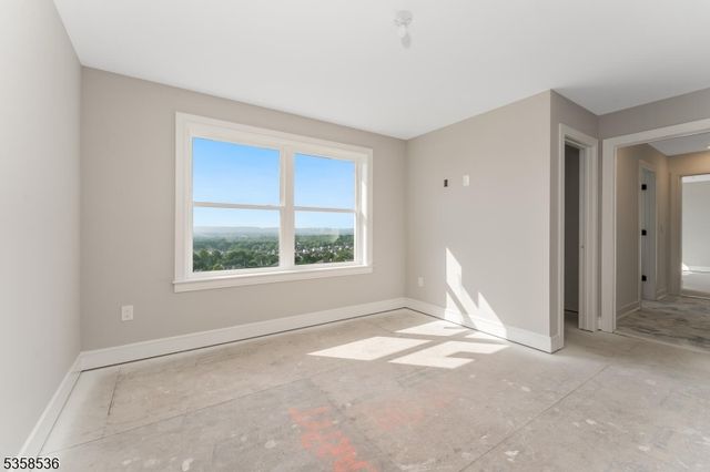 4 Spring Ct, Lopatcong Twp., NJ 08865