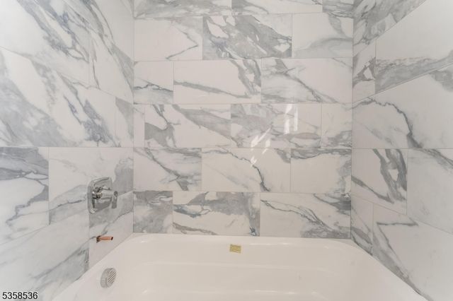 4 Spring Ct, Lopatcong Twp., NJ 08865