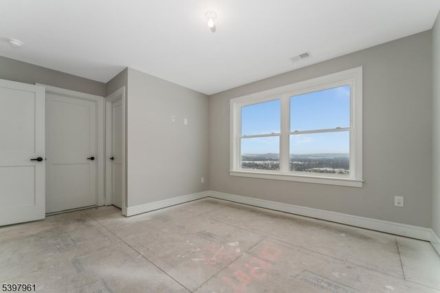 4 Spring Ct, Lopatcong Twp., NJ 08865