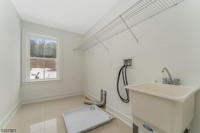 4 Spring Ct, Lopatcong Twp., NJ 08865
