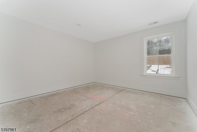 4 Spring Ct, Lopatcong Twp., NJ 08865