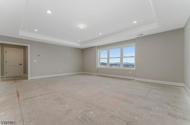 4 Spring Ct, Lopatcong Twp., NJ 08865