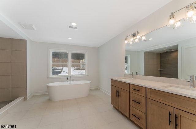 4 Spring Ct, Lopatcong Twp., NJ 08865