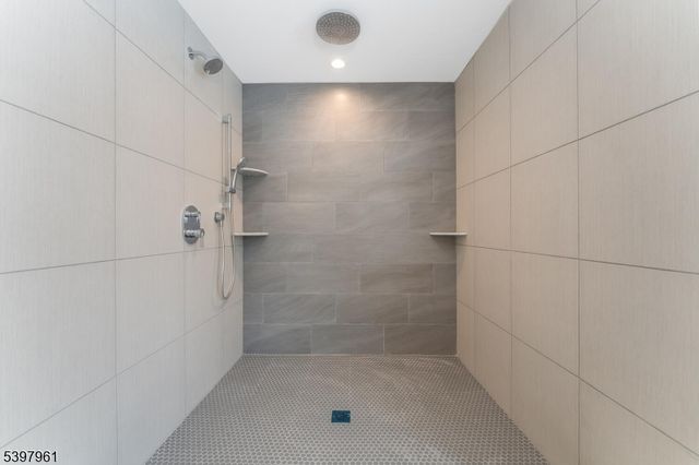 4 Spring Ct, Lopatcong Twp., NJ 08865