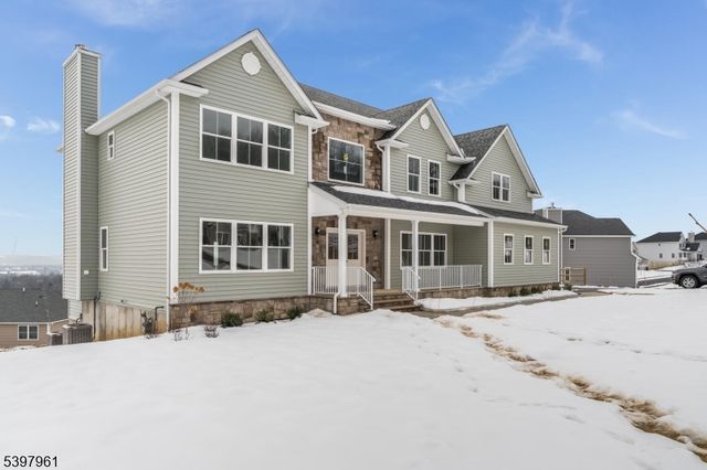 4 Spring Ct, Lopatcong Twp., NJ 08865