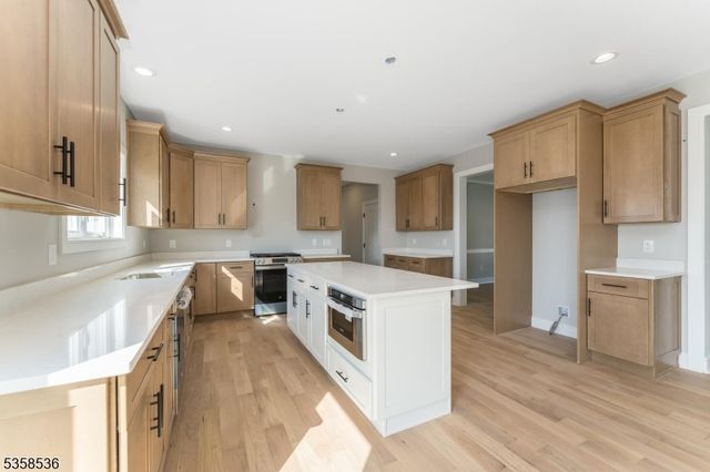 4 Spring Ct, Lopatcong Twp., NJ 08865