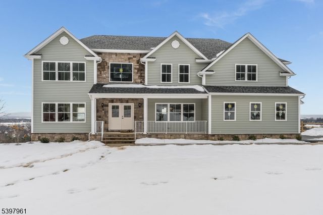 4 Spring Ct, Lopatcong Twp., NJ 08865