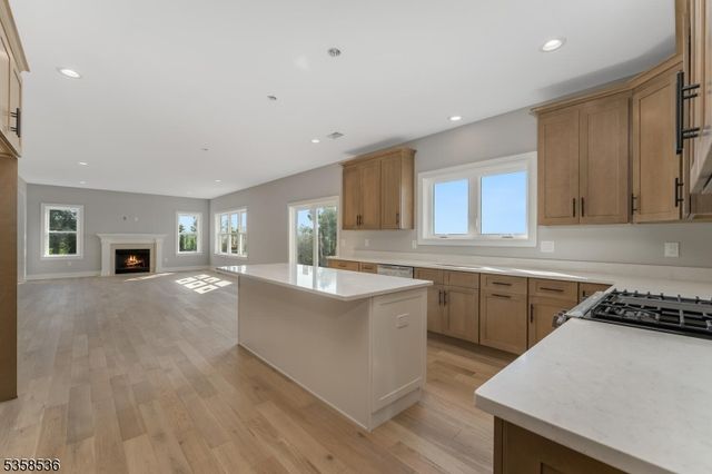 4 Spring Ct, Lopatcong Twp., NJ 08865